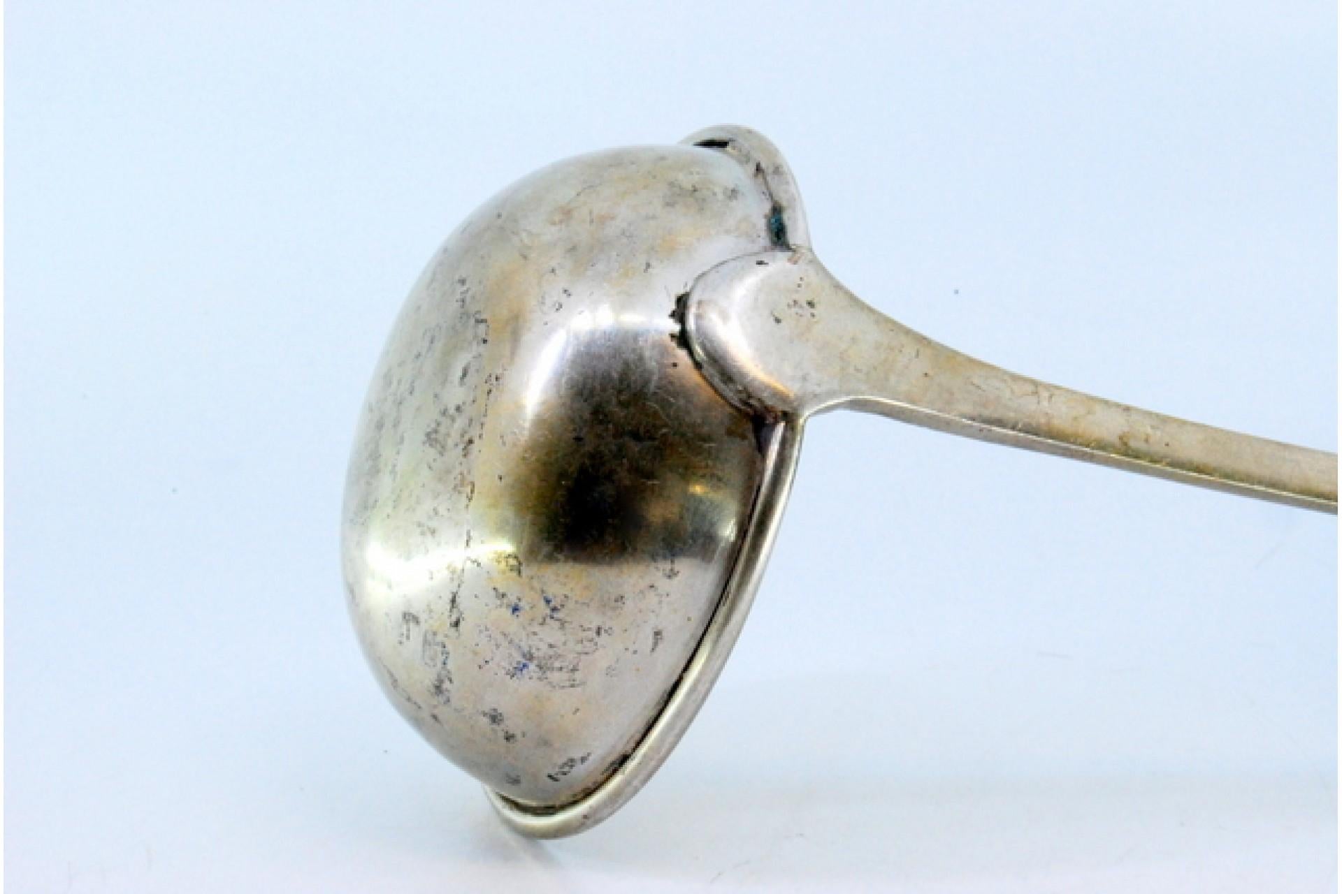 Silver soup ladle with friezes and reliefs on the handle For Sale 3