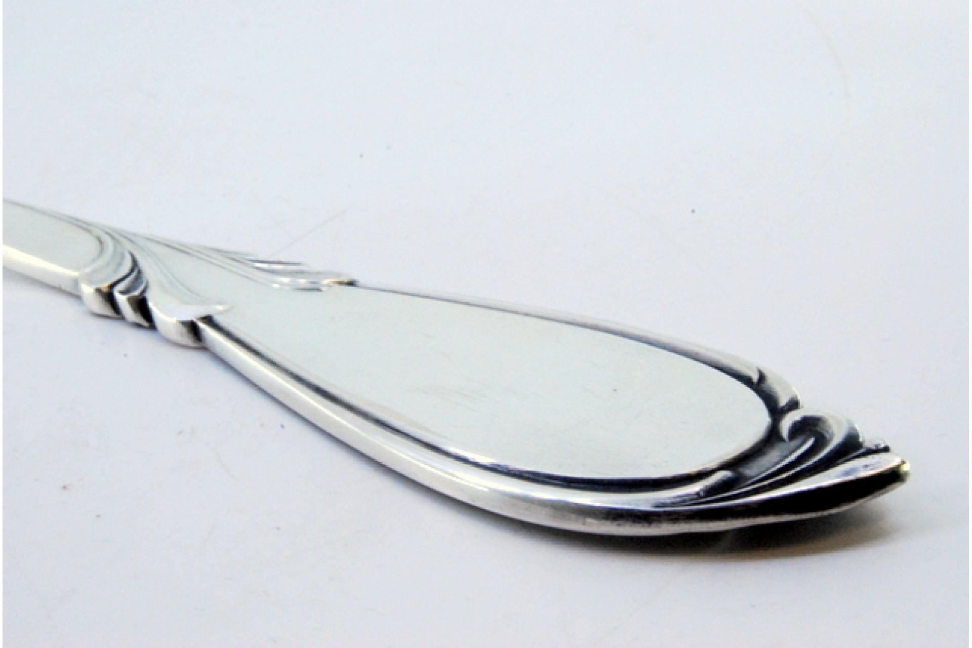 20th Century Silver soup ladle with grooves along the handle and monogram plaque For Sale