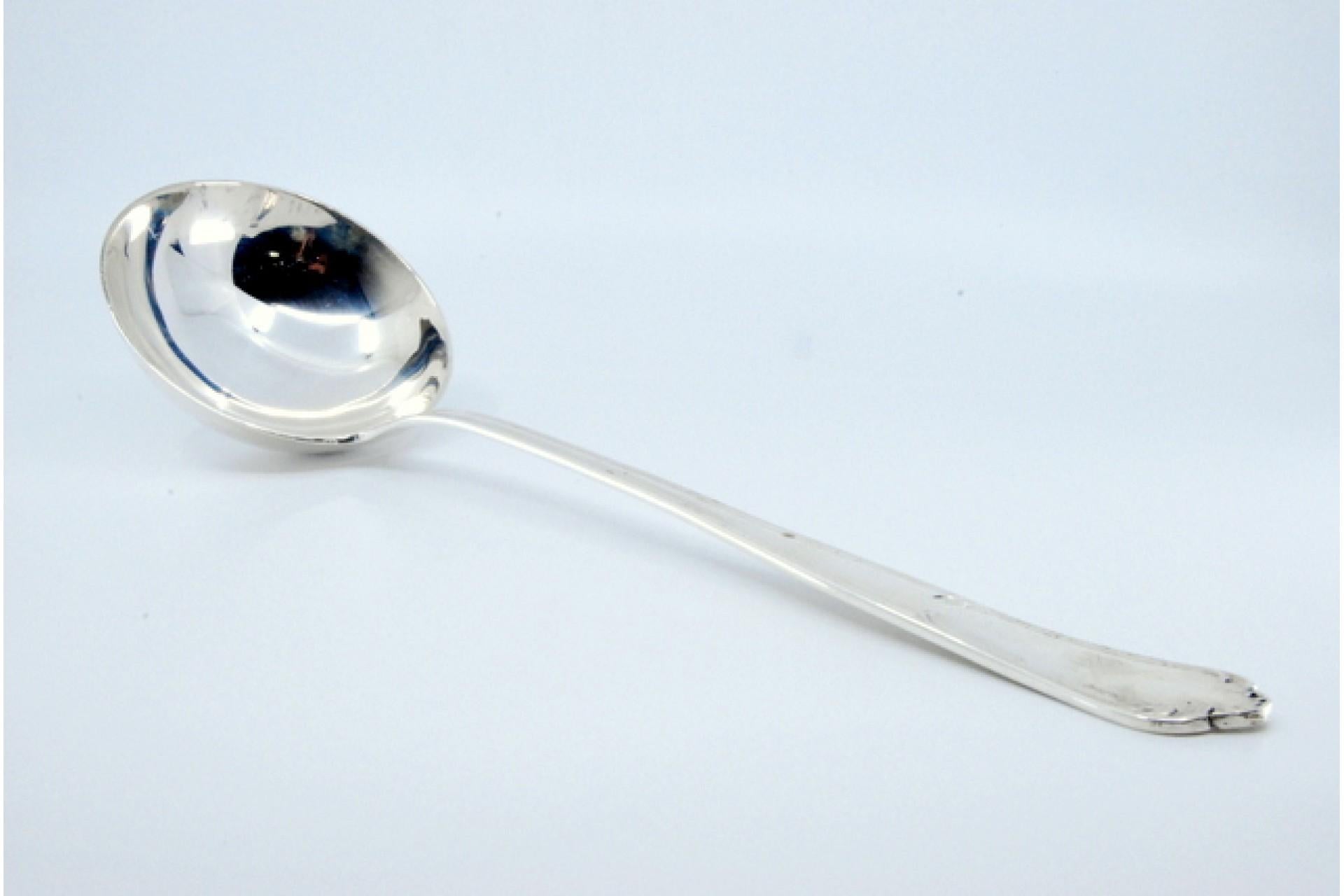 Silver soup ladle with grooves along the handle For Sale 5