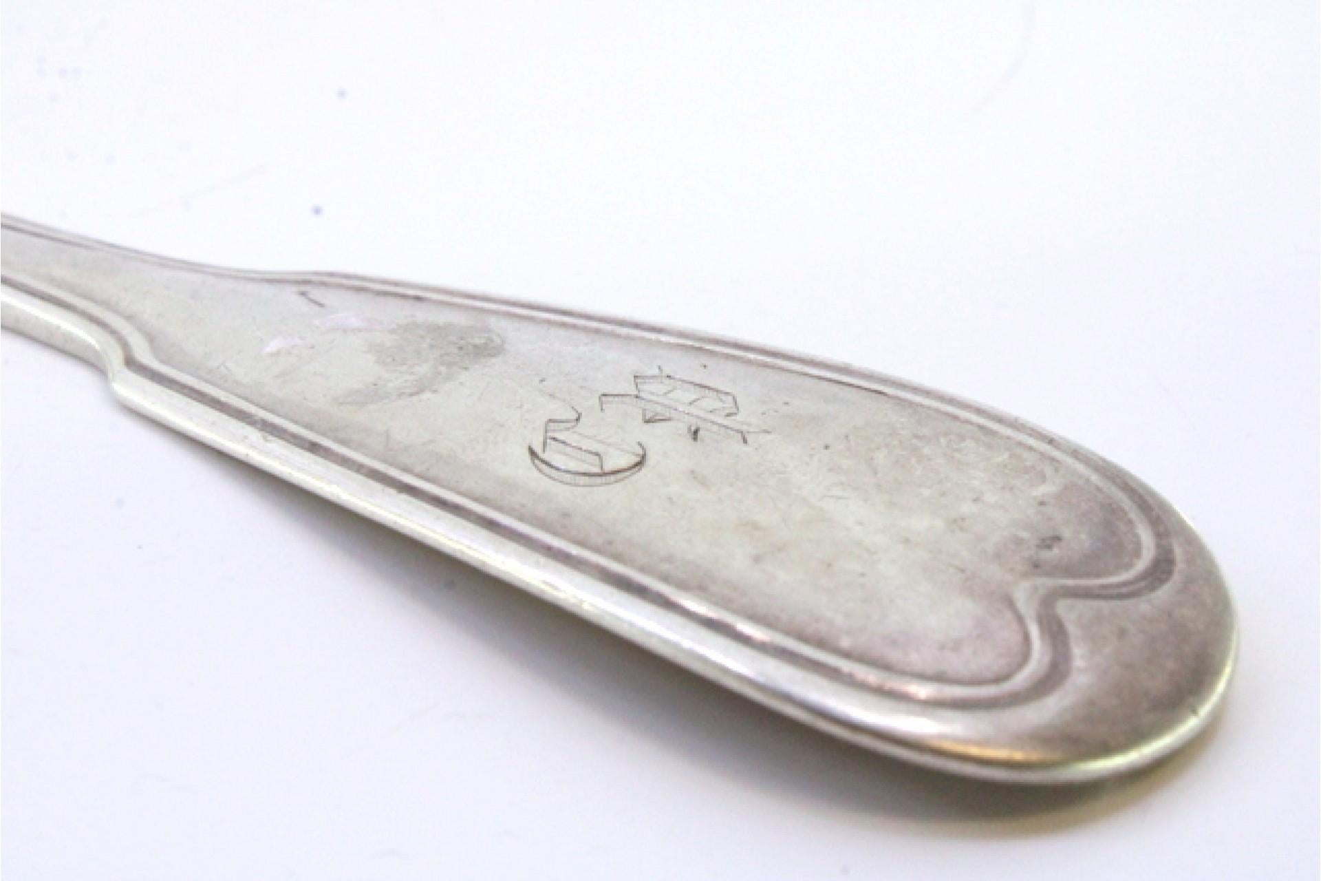 Description: Silver soup ladle with grooves along the handle. Metal: Silver. Origin: French. Brand: Tête Minerve. Weight: 230.82 grams. Dimensions: 32.5cmx9.5cm. Content: 950/1000. Assay Mark: Yes, since 1838. Additional information: Good condition.