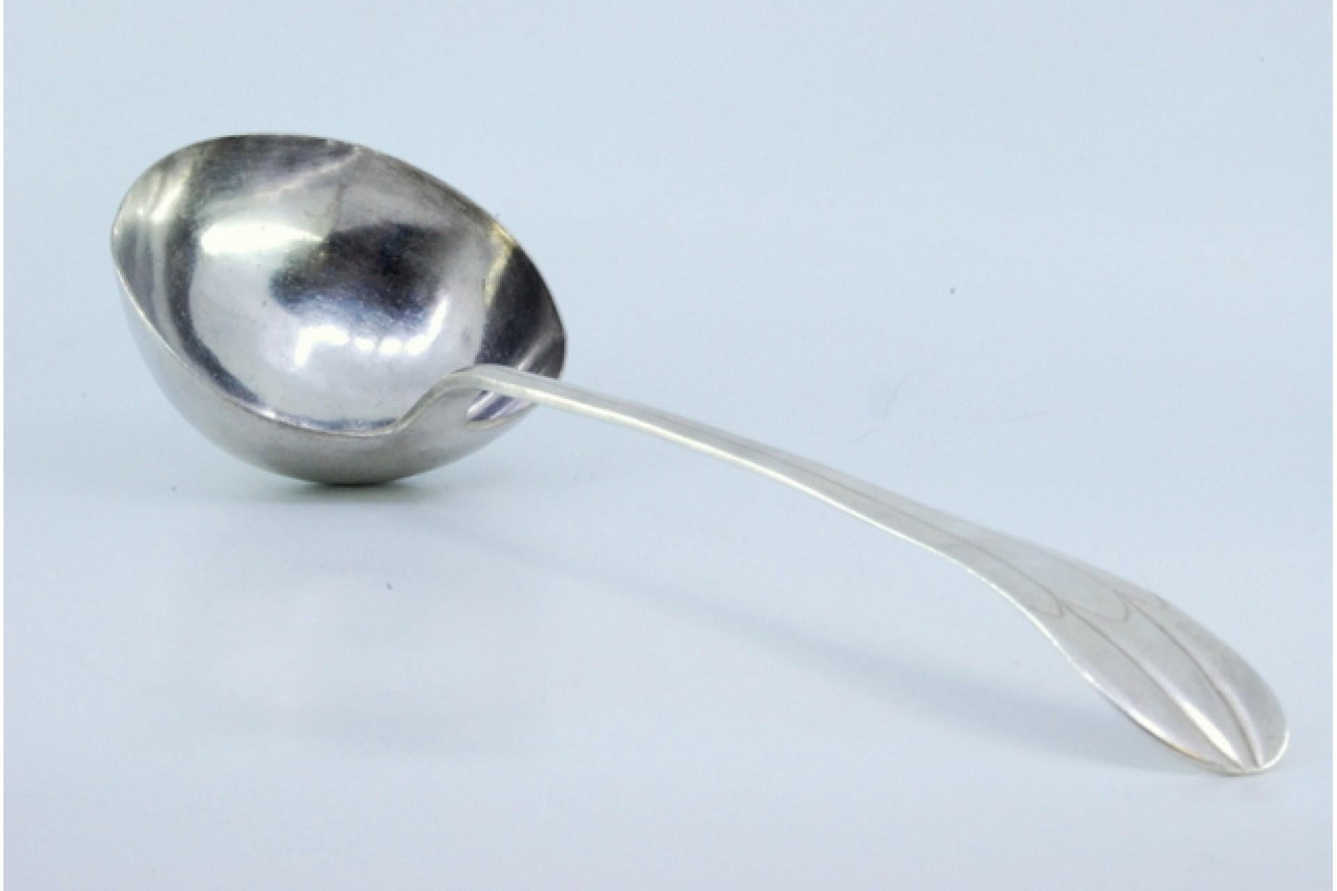 Description: Silver soup ladle with grooves along the handle. Metal: Silver. Origin: Portuguese. Brand: Guimarães Coroa. Weight: 183.09 grams. Dimensions: 30x9.4cm. Content: 833/1000. Assay Mark: Yes, since the 15th century and 1885. Additional