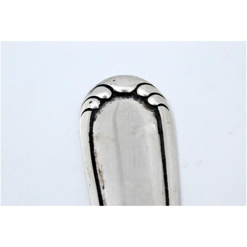 Silver soup ladle with grooves along the handle Europeo en venta