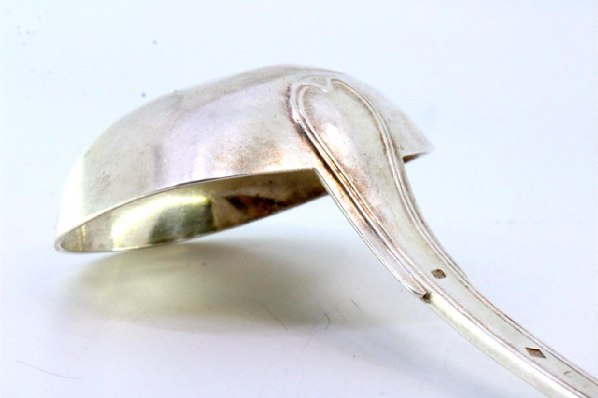 European Silver soup ladle with grooves along the handle For Sale