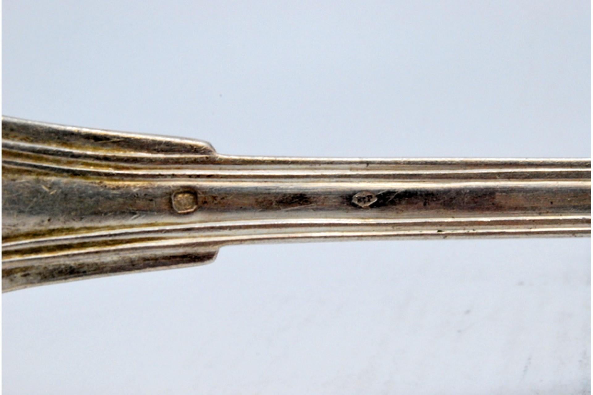 Silver soup ladle with grooves along the handle Europeo en venta