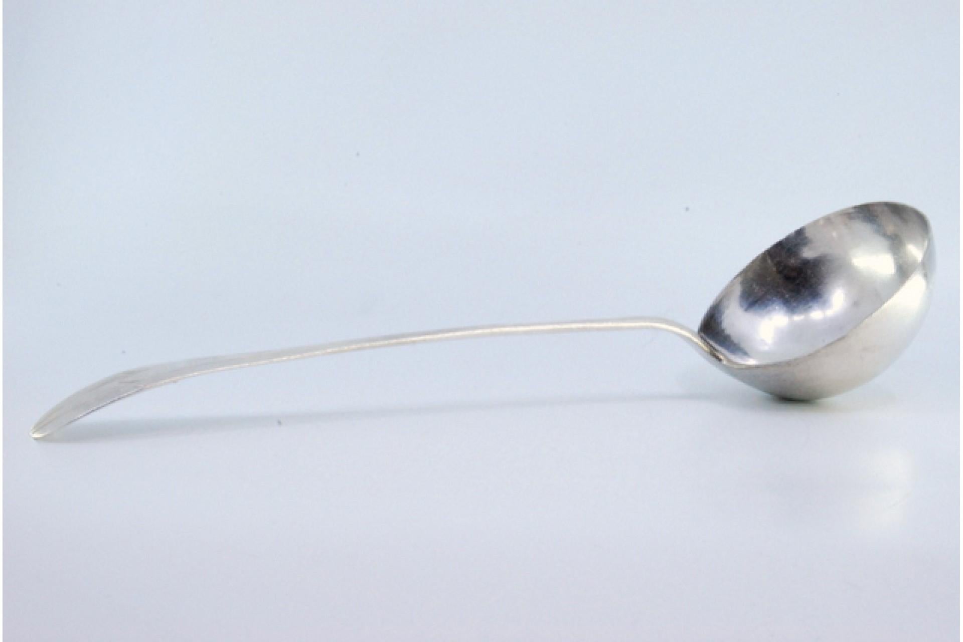European Silver soup ladle with grooves along the handle For Sale