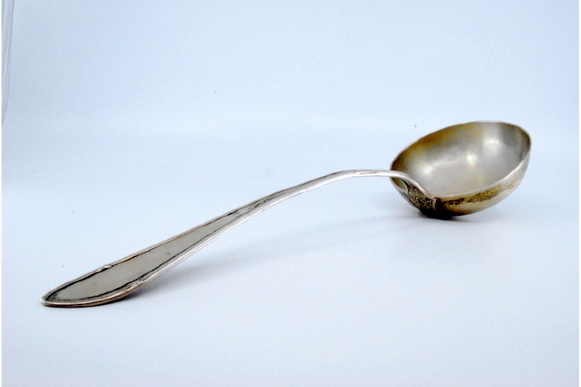 European Silver soup ladle with grooves along the handle For Sale