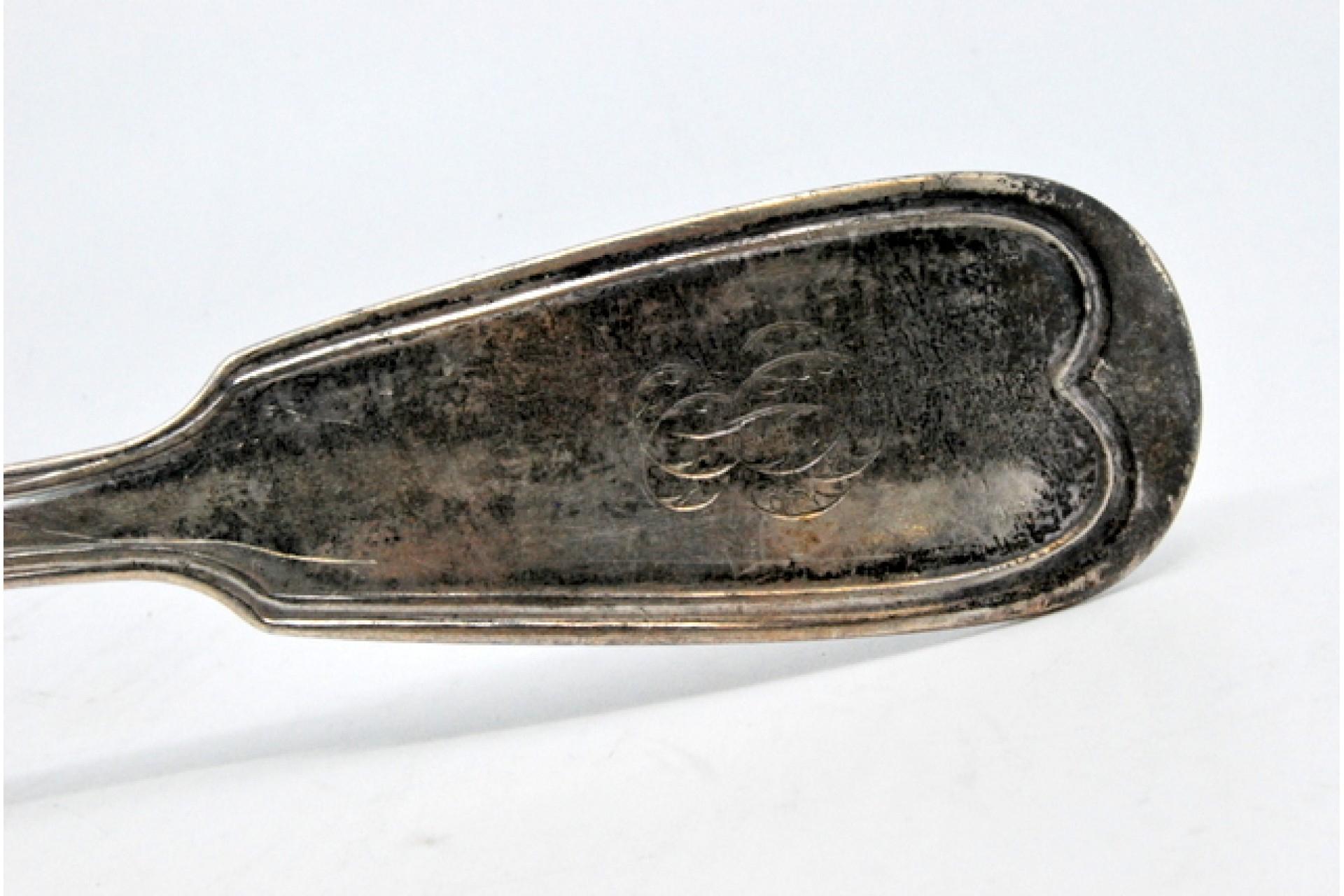 Silver soup ladle with grooves along the handle en Bueno estado para la venta en Porto, PT