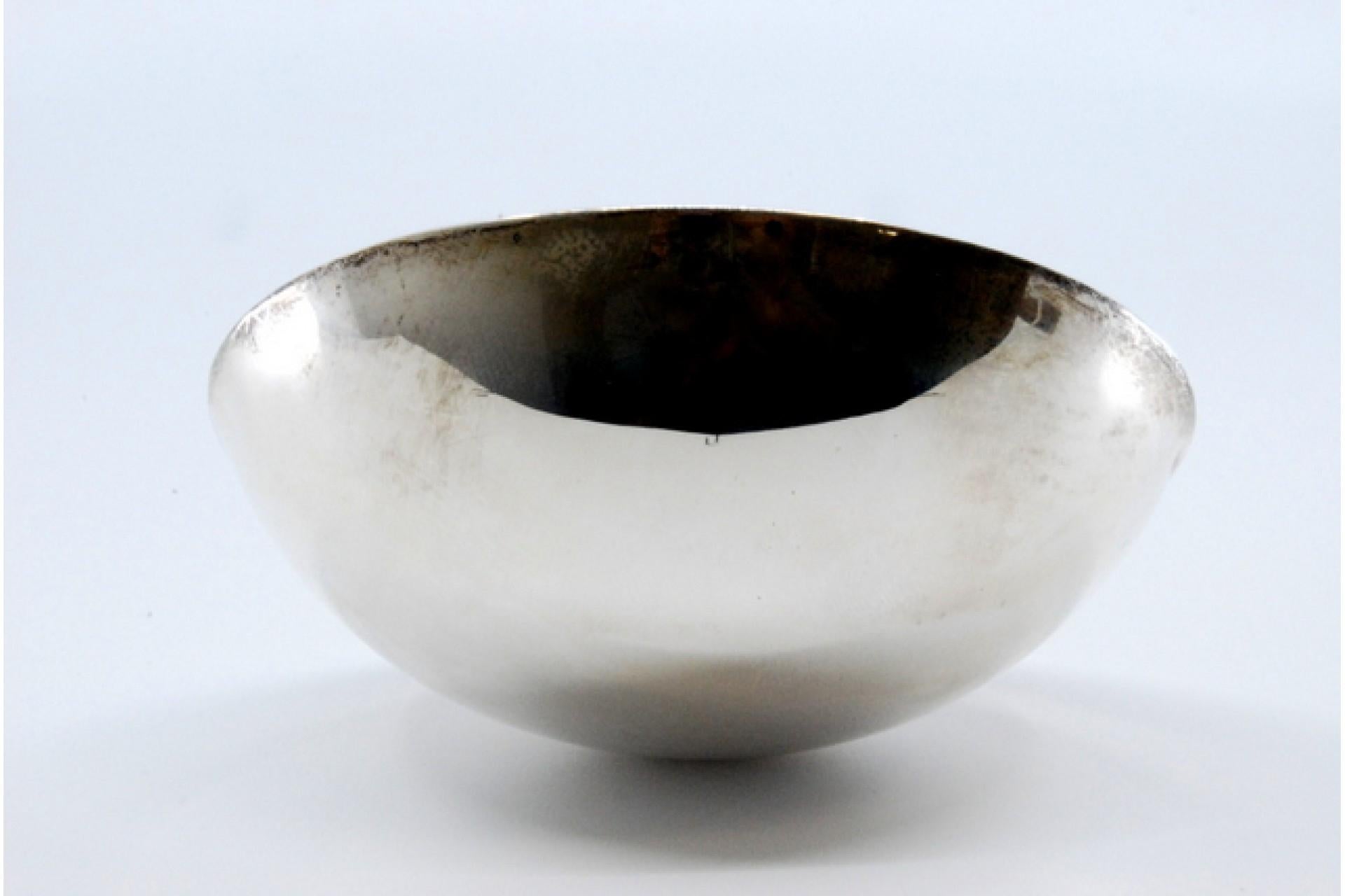 20th Century Silver soup ladle with grooves along the handle For Sale