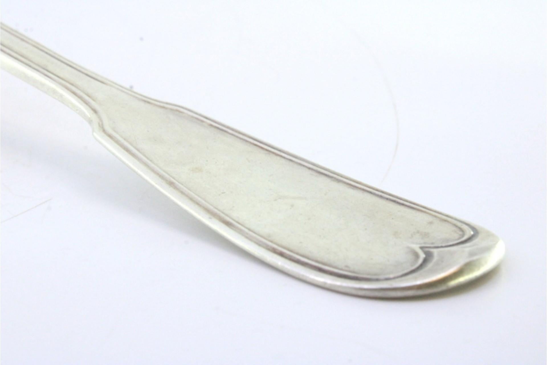 19th Century Silver soup ladle with grooves along the handle For Sale
