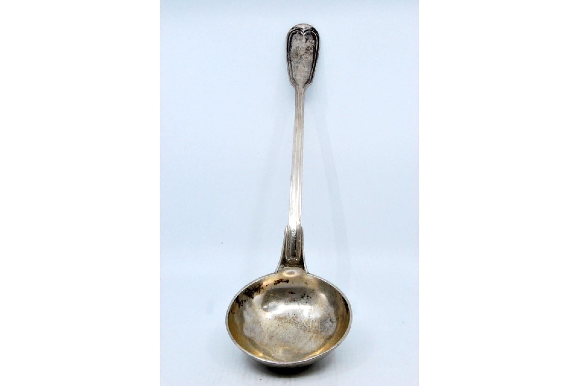 Silver soup ladle with grooves along the handle siglo XIX en venta