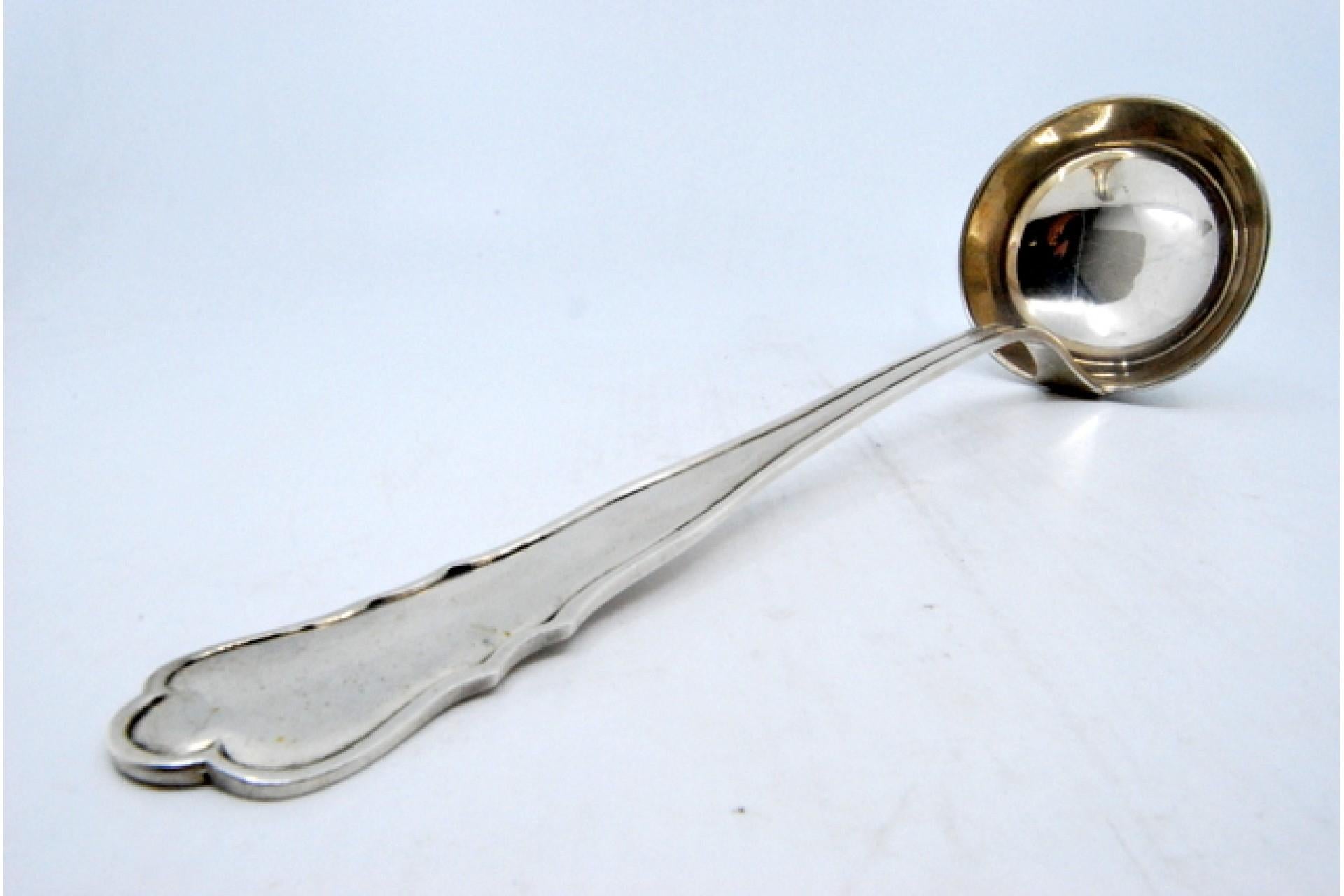 20ième siècle Silver soup ladle with grooves along the handle en vente