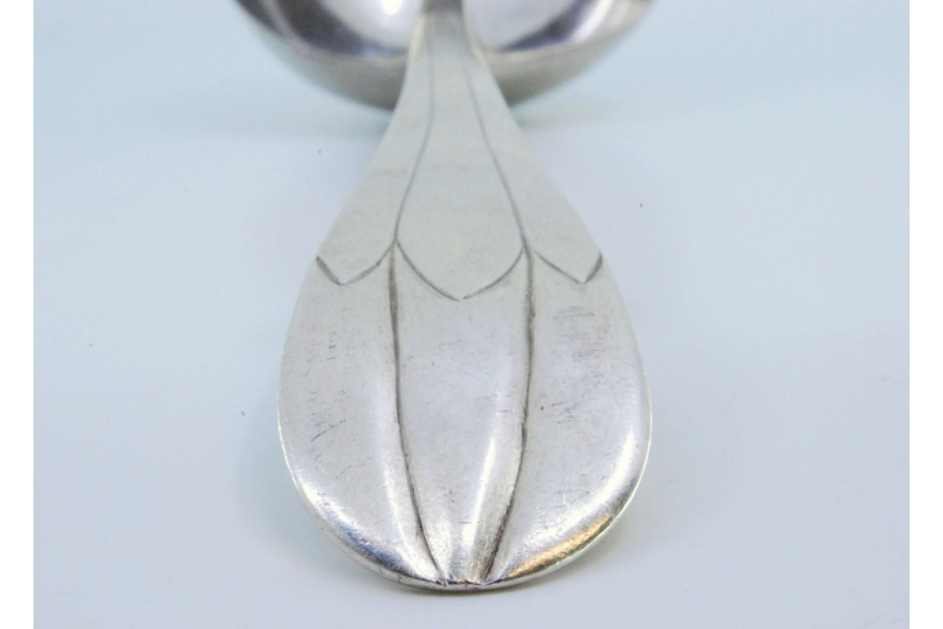 18th Century Silver soup ladle with grooves along the handle For Sale