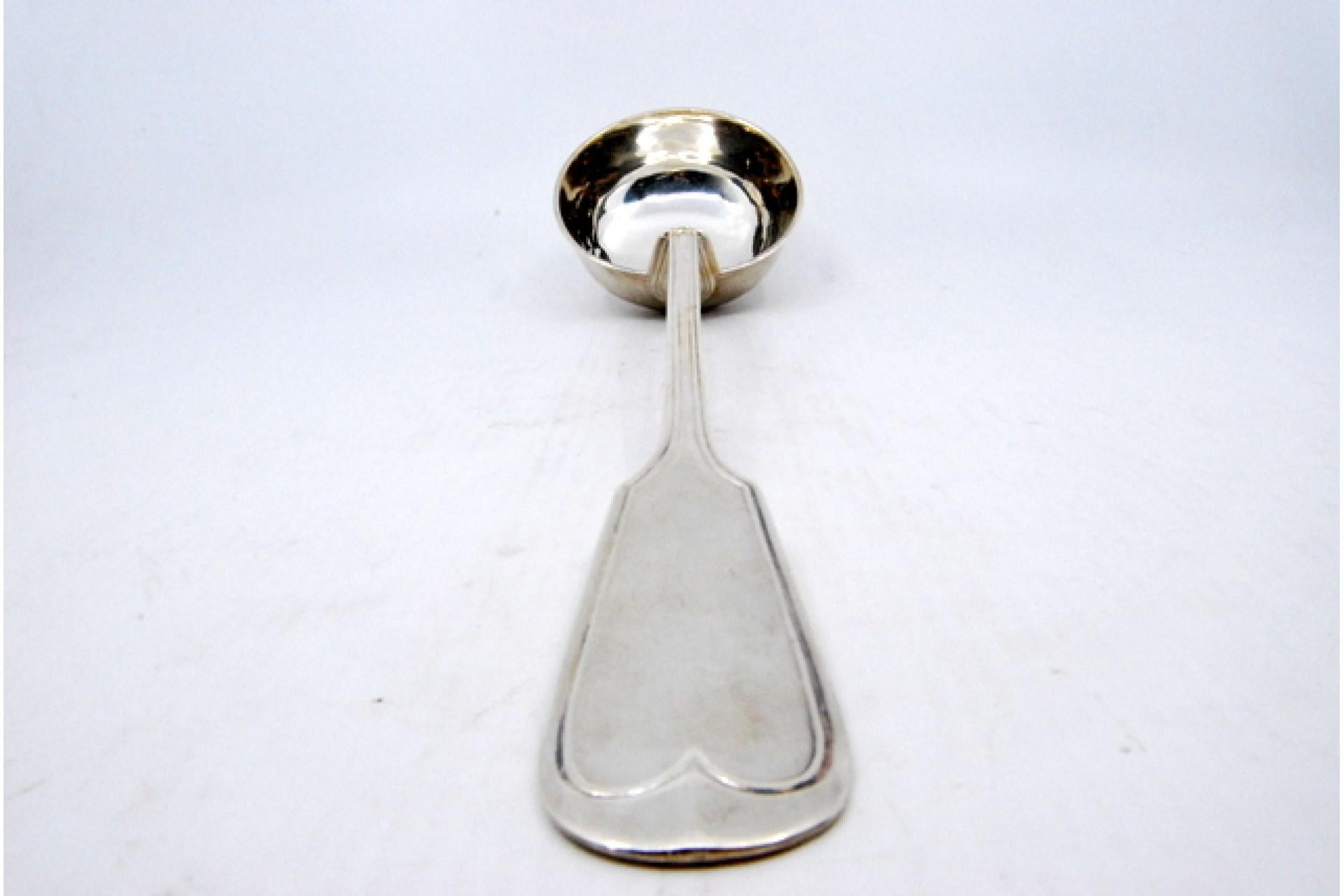 20ième siècle Silver soup ladle with grooves along the handle en vente