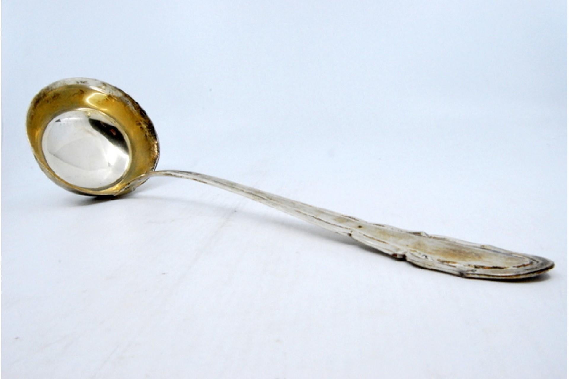 20th Century Silver soup ladle with grooves along the handle For Sale