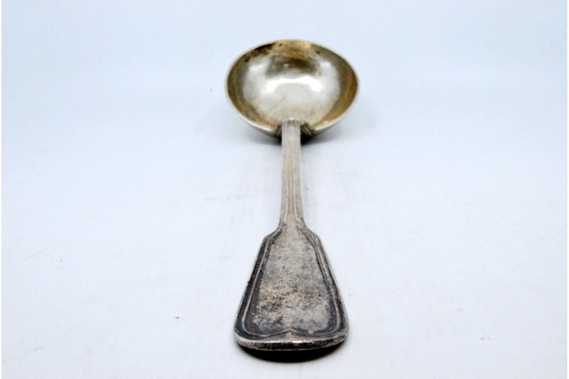Silver soup ladle with grooves along the handle en venta 1