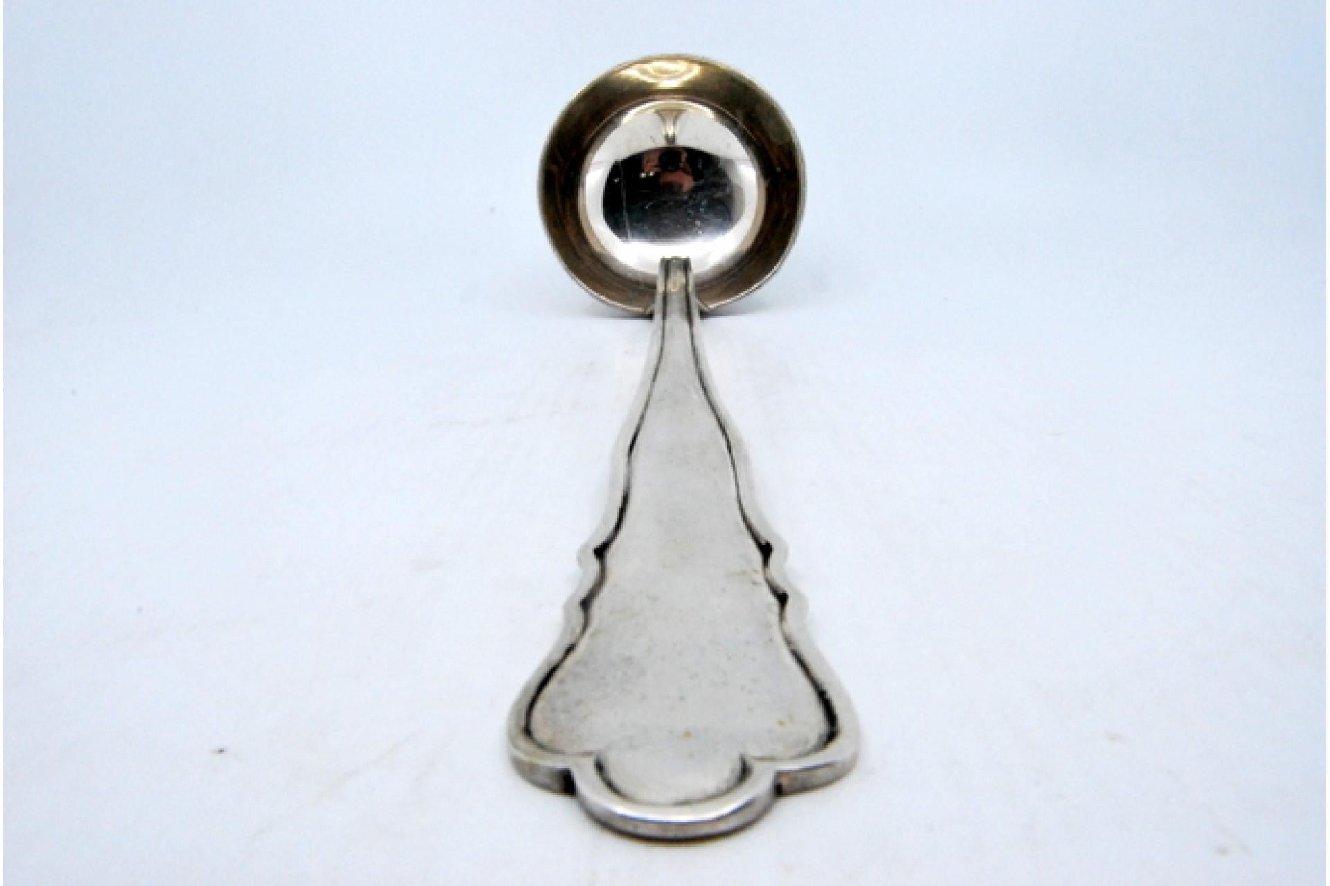 Argent Silver soup ladle with grooves along the handle en vente