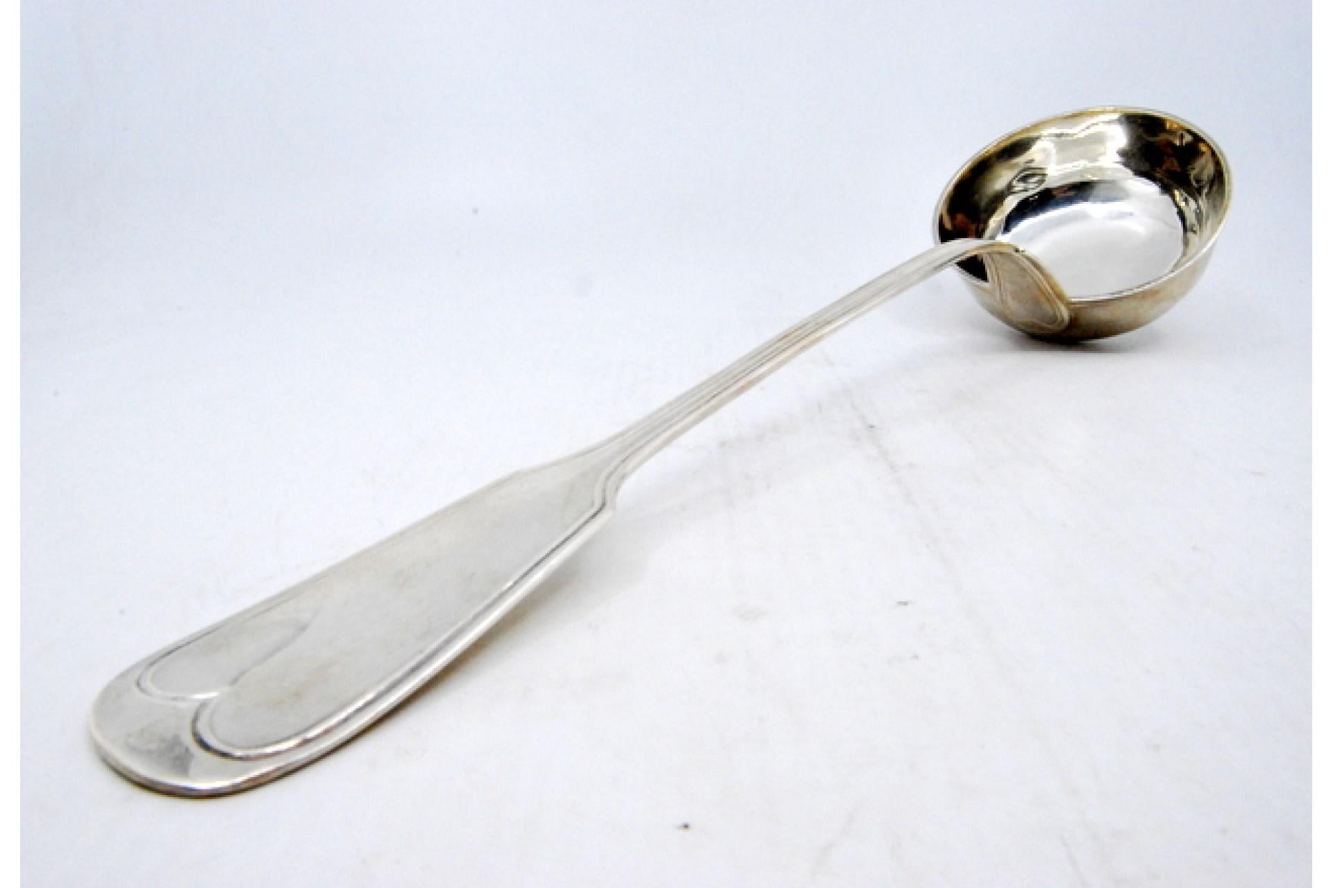 Argent Silver soup ladle with grooves along the handle en vente