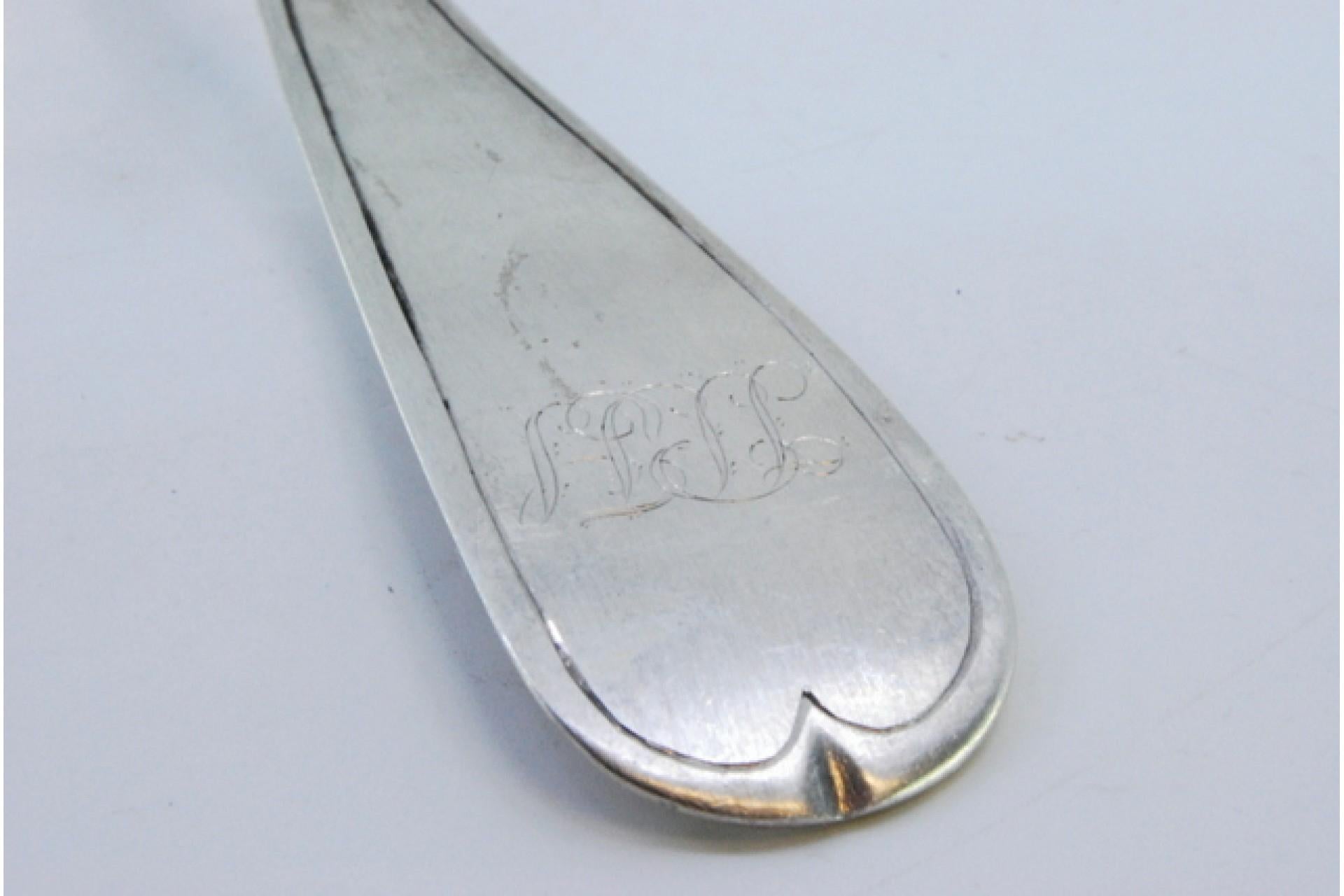 Silver soup ladle with grooves along the handle For Sale 2