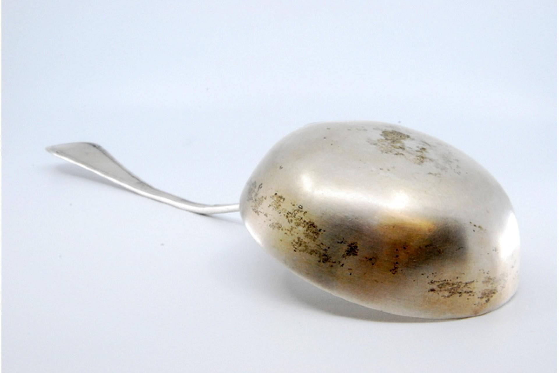 Silver soup ladle with grooves along the handle For Sale 2