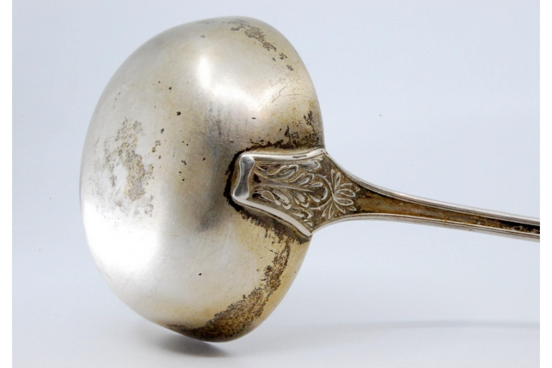 Silver soup ladle with grooves along the handle For Sale 3