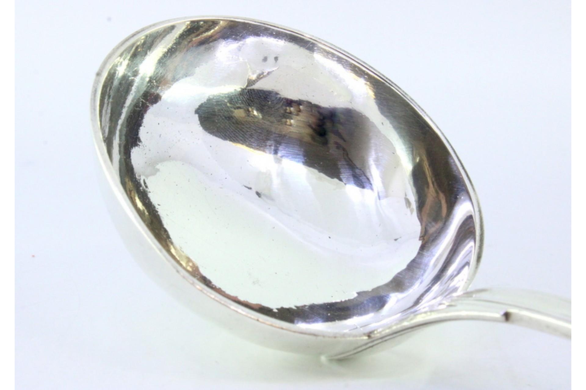 Silver soup ladle with grooves along the handle to be shipped Bon état - En vente à Porto, PT