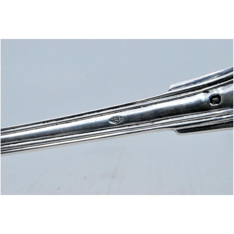 XIXe siècle Silver soup ladle with grooves along the handle to be shipped en vente