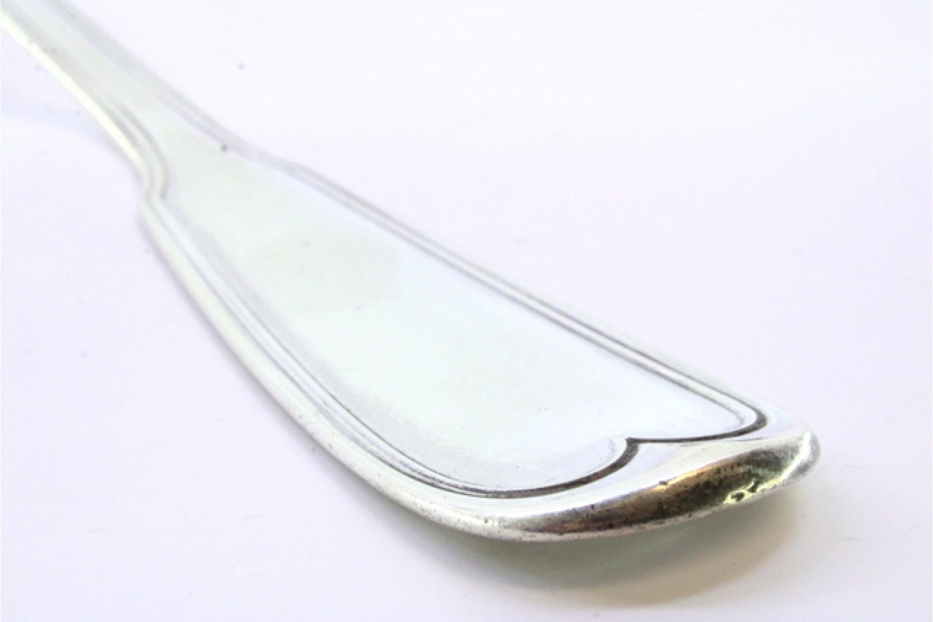 XIXe siècle Silver soup ladle with grooves along the handle to be shipped en vente