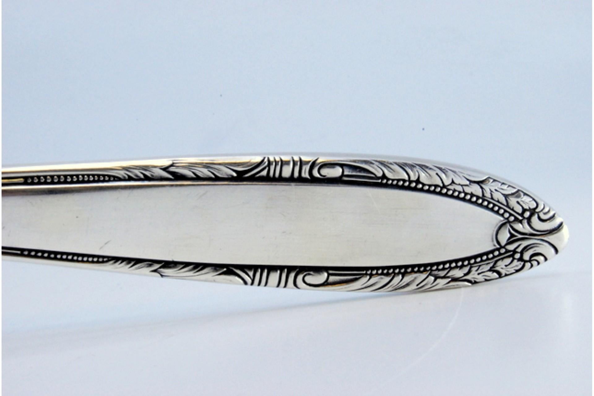 20ième siècle Silver soup ladle with grooves along the raised handle en vente