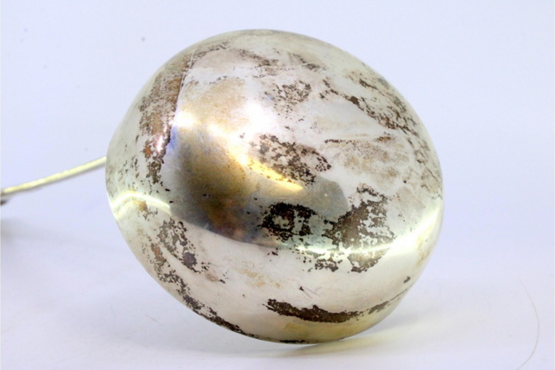 European Silver soup ladle with grooves along the scalloped handle For Sale