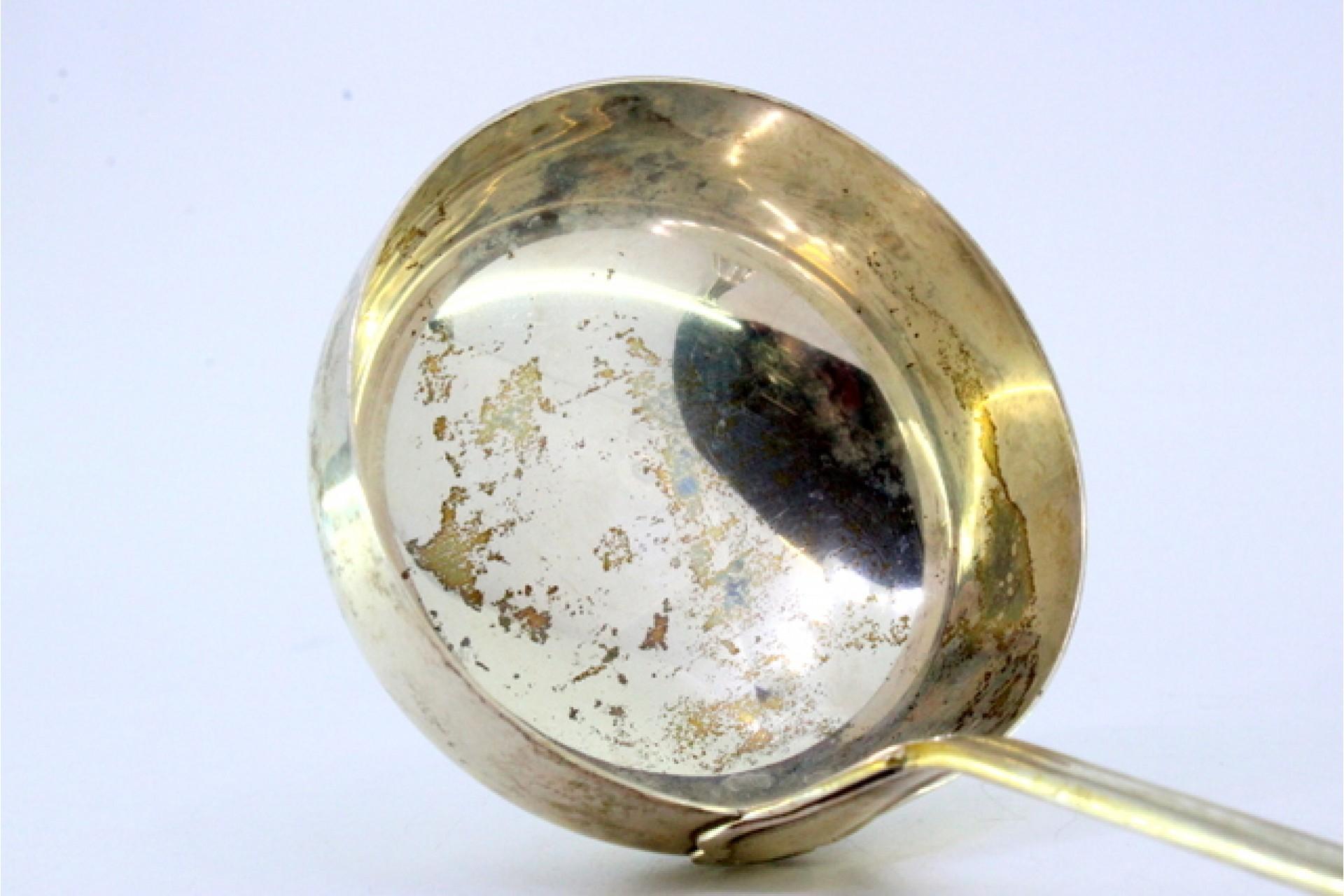 20th Century Silver soup ladle with grooves along the scalloped handle For Sale