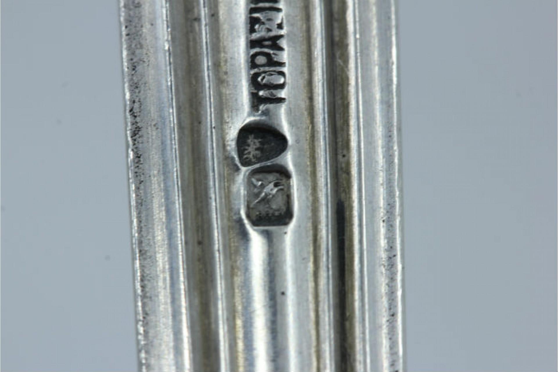 20th Century Silver soup ladle with grooves along the shell-shaped handle For Sale