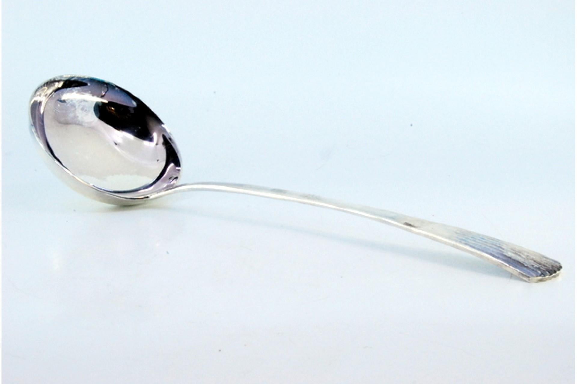 Description: Silver soup ladle with reed-style reliefs on the handle. Metal: Silver. Origin: Portuguese. Brand: Cabeça de escravo. Weight: 197.94 grams. Dimensions: 28x8.3cm. Content: 925/1000. Assay Mark: Yes, between 1985 and 2021. Additional