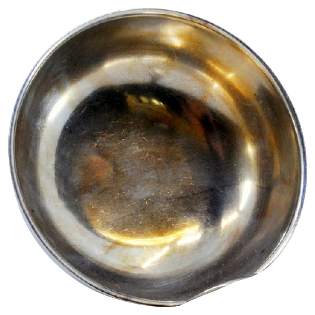 Description: Silver soup ladle with reliefs and grooves on the handle. Metal: Silver. Origin: Portuguese. Brand: Eagle Head. Weight: 269.29 grams. Dimensions: 31x8.6cm. Content: 833/1000. Assay Mark: Yes, between 1938 and 1984. Additional