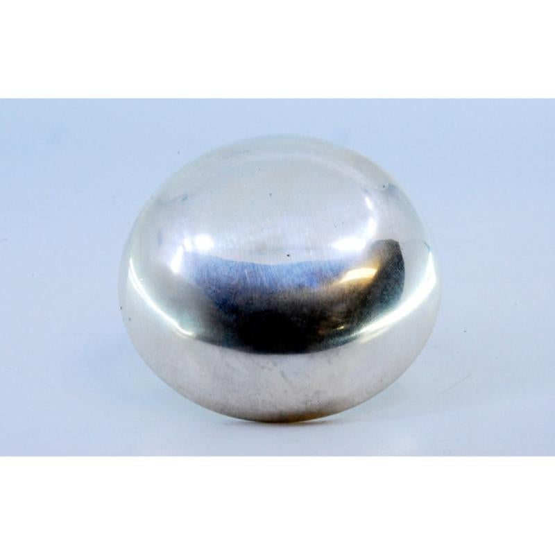 Beschreibung: Silberne Suppenkelle mit glattem Griff, die versandt werden soll. Metall: Silber. Herkunft: Portugiesisch. Marke: javali II Titel. Gewicht: 118,22 Gramm. Abmessungen: 26x7cm. Inhalt: 833/1000. Prüfzeichen: Ja, zwischen 1887 und 1937.