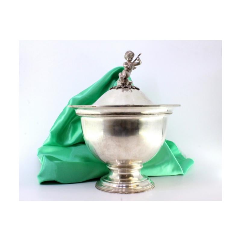Silver soup tureen with pearly borders 
angel-shaped lid knob For Sale