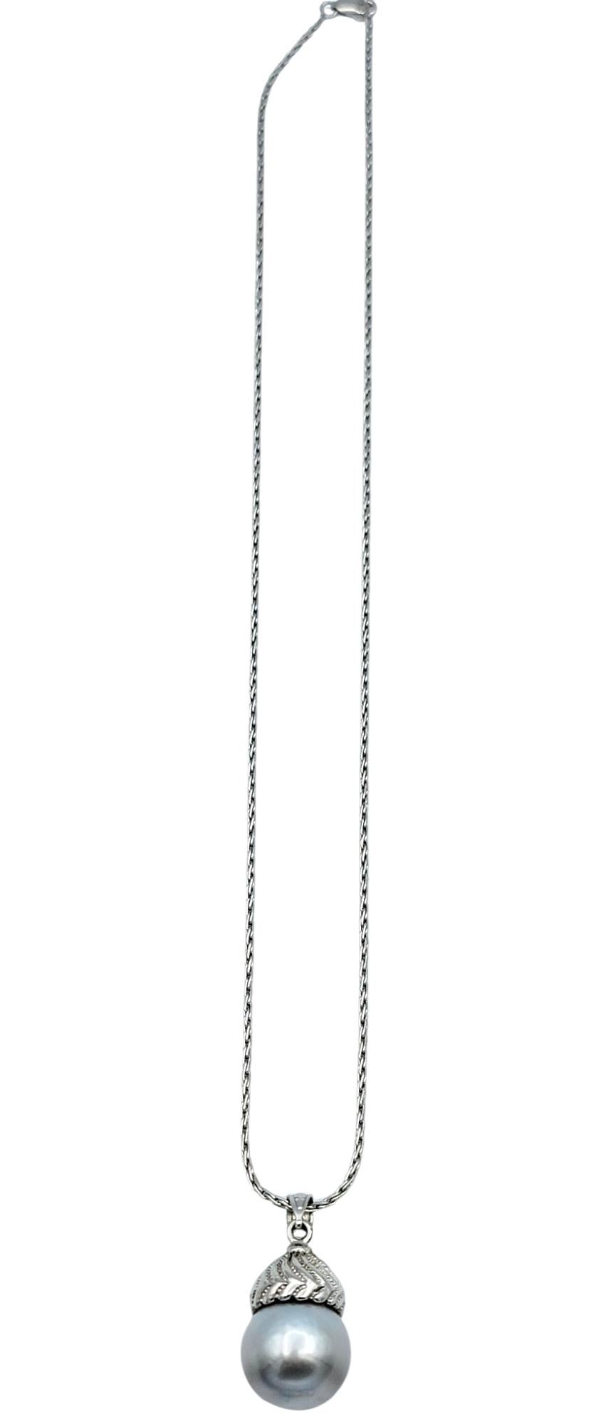 Contemporaneo Collana con ciondolo di perle dei mari del sud in argento con catena a corda in oro bianco 14 carati in vendita