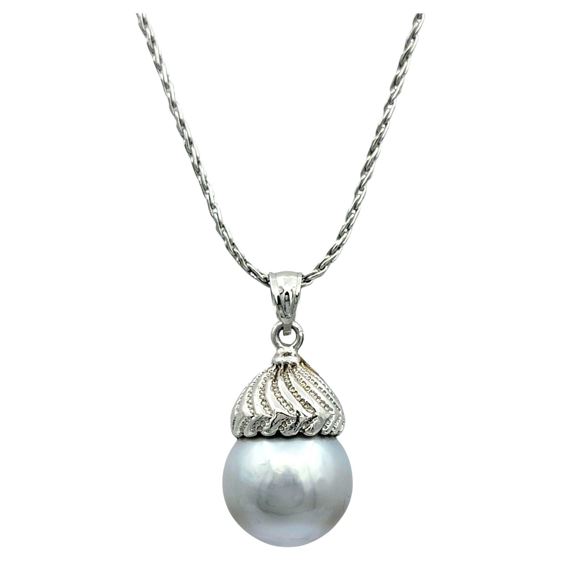 Collana con ciondolo di perle dei mari del sud in argento con catena a corda in oro bianco 14 carati in vendita