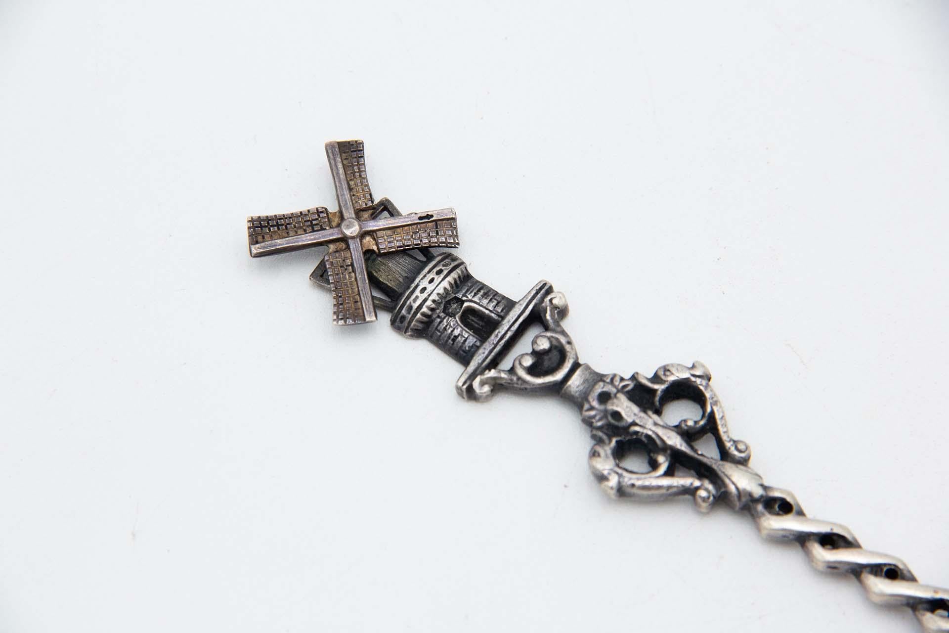 Silver spatula with reliefs of bucolic scenes Europeo en venta