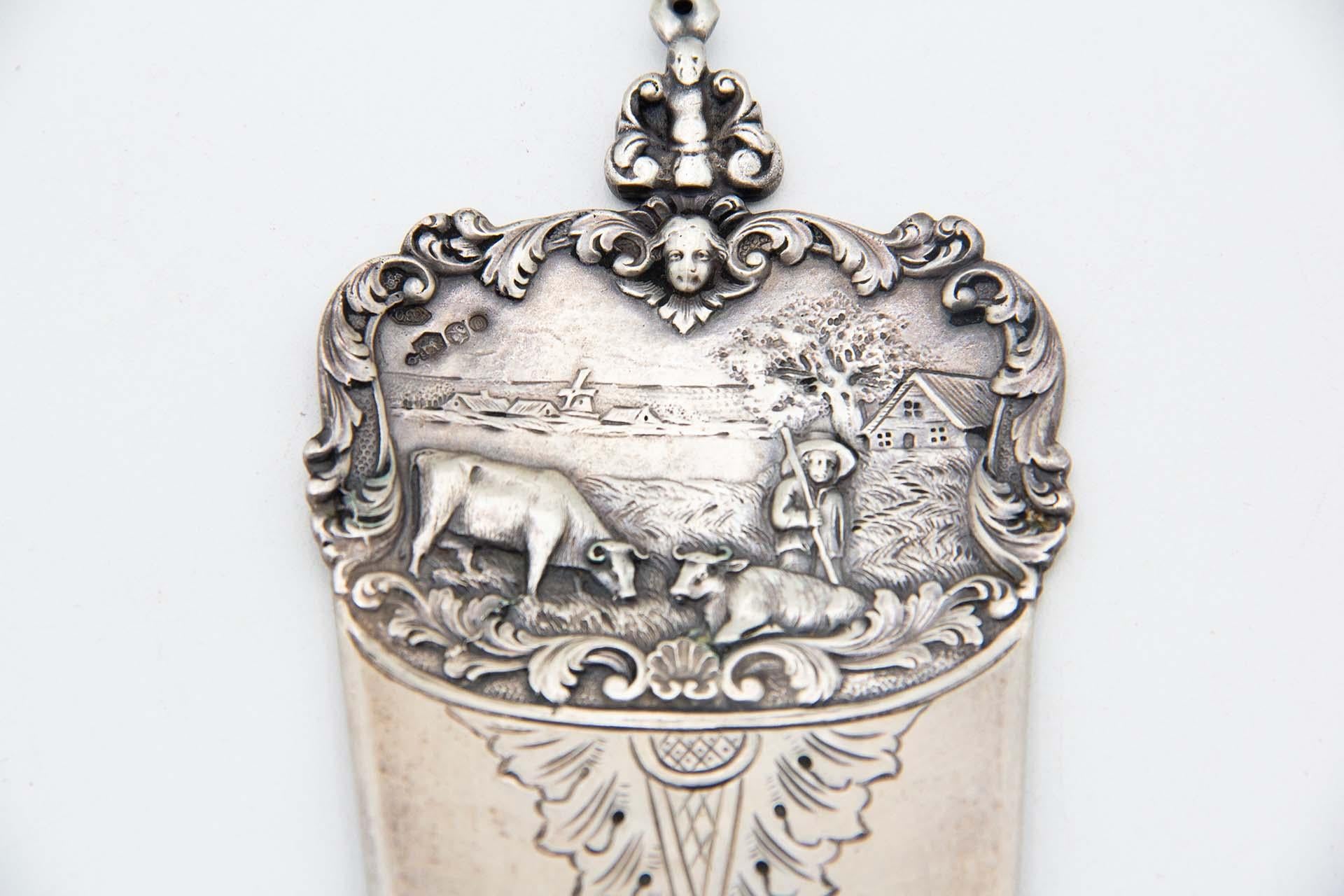 Silver spatula with reliefs of bucolic scenes en Bueno estado para la venta en Porto, PT