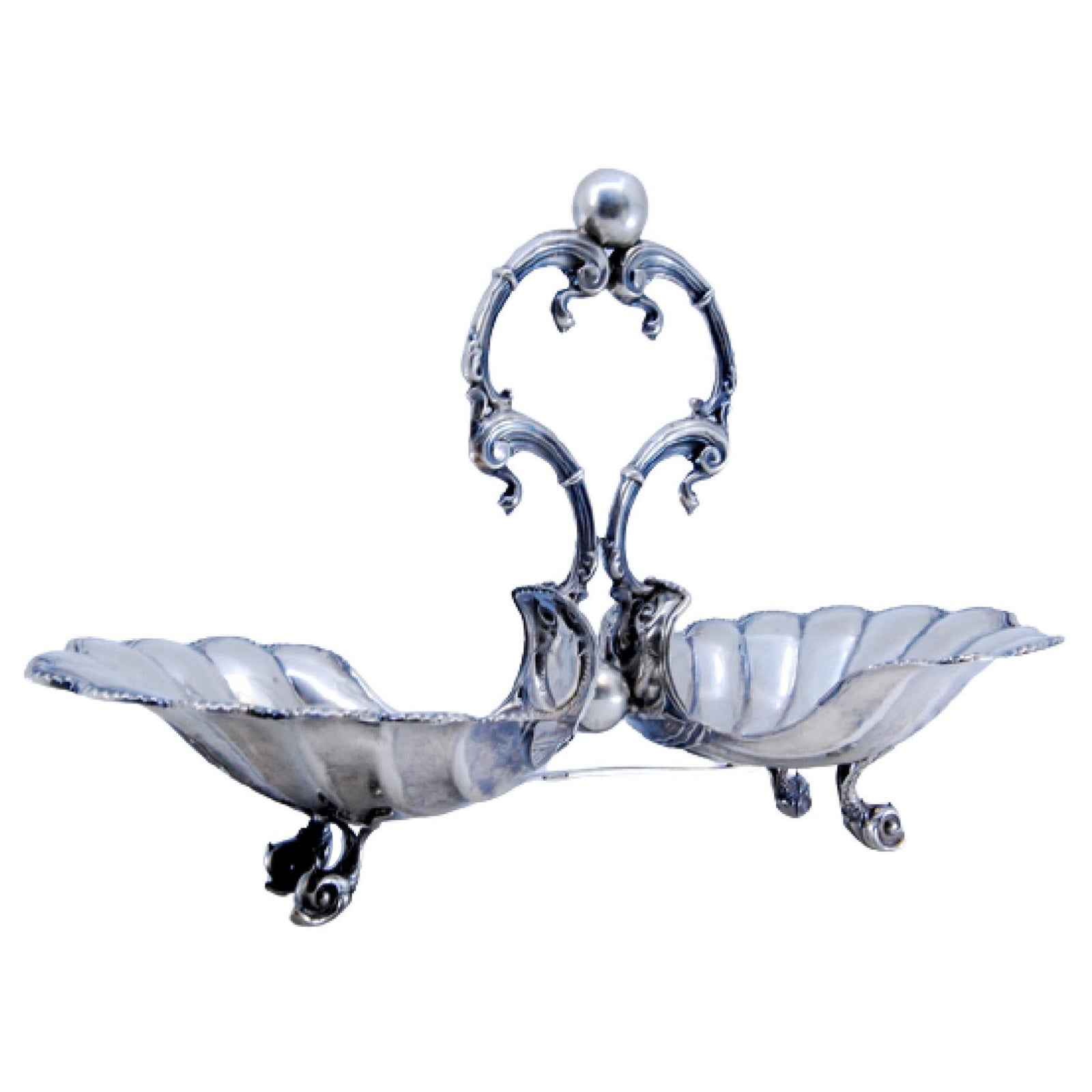 Silver spice rack shaped as shells with beaded rim on four feet