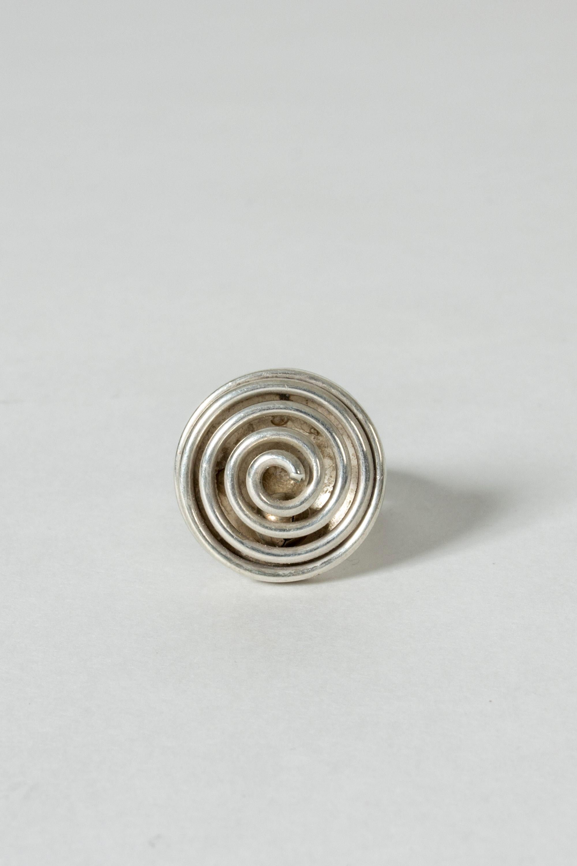 Fun silver ring from Kaplans with a large, spring spiral application. A small ball is caught inside and makes a discreet noise as is bounces around. Very nicely made.
