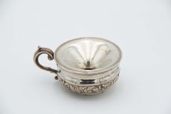 Silver spittoon with reliefs and fixed handle
