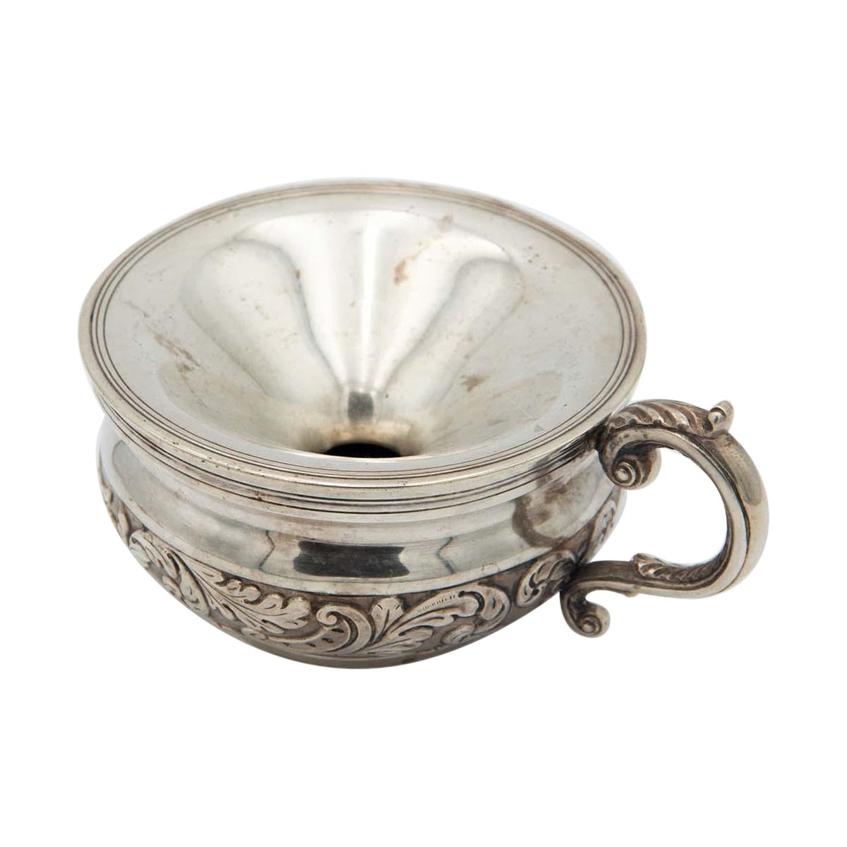 Silver spittoon with reliefs and fixed handle