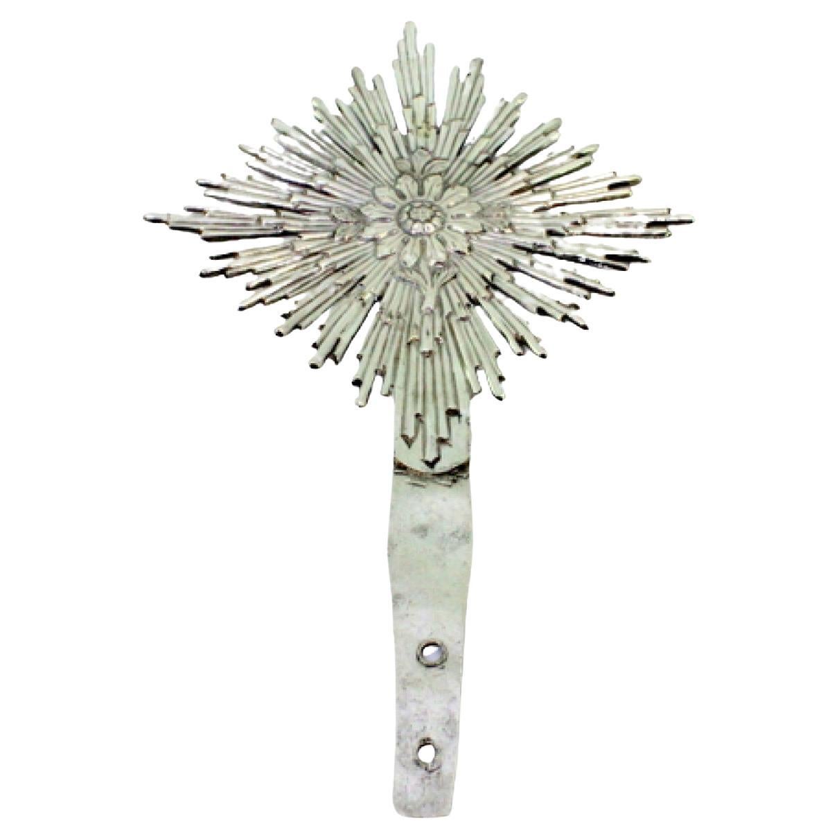 Silver splendor with floral reliefs in the center