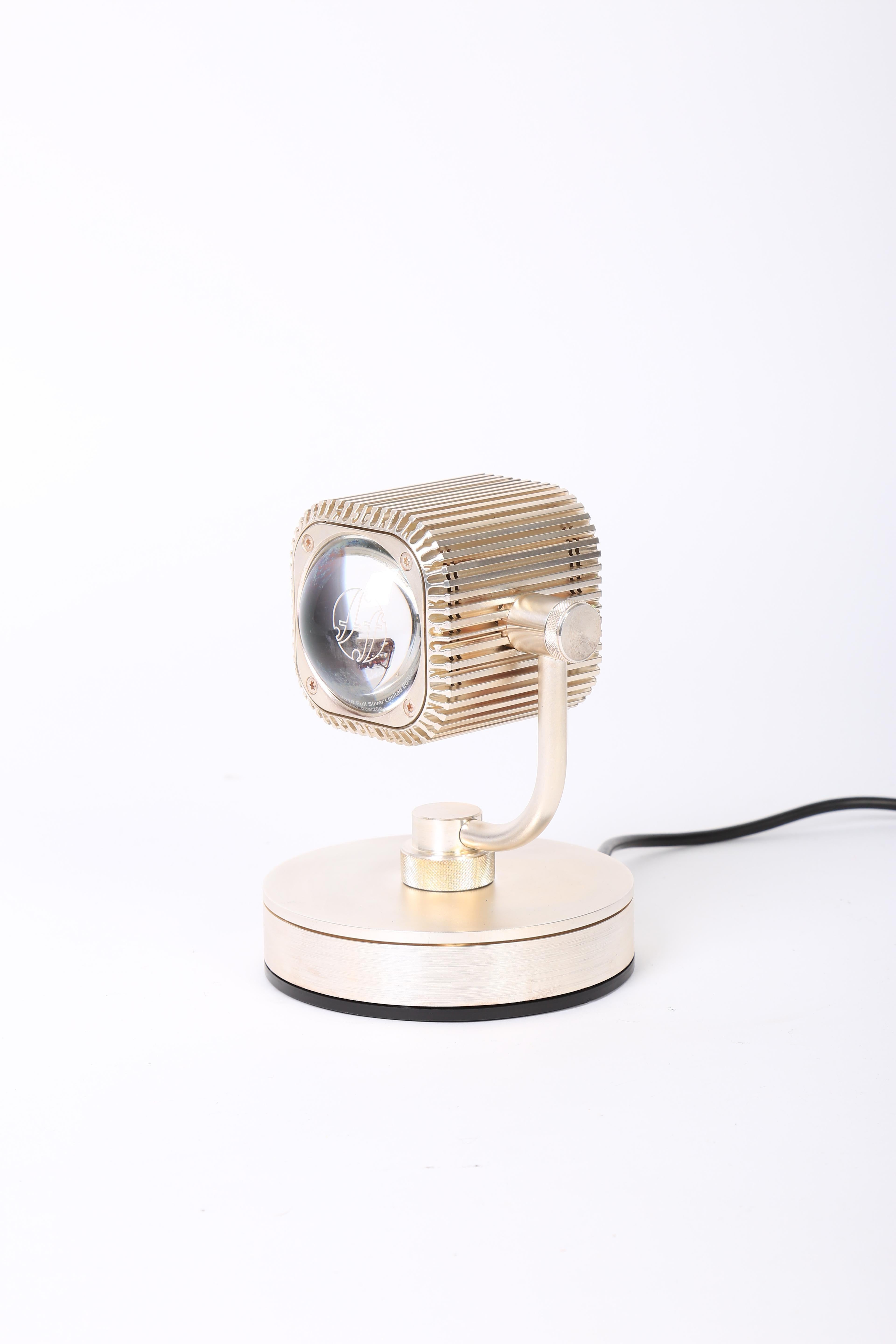 Silver spot corduroy Studio series by Fosfens
2019
Materials: Optical glass lens, aluminium, brass
Dimensions: ø 15.7cm x 27cm


Made to order creations can be done
Fosfens Limited Edition

Lampadaire description: 19.5W - 1770lm - 2700°K