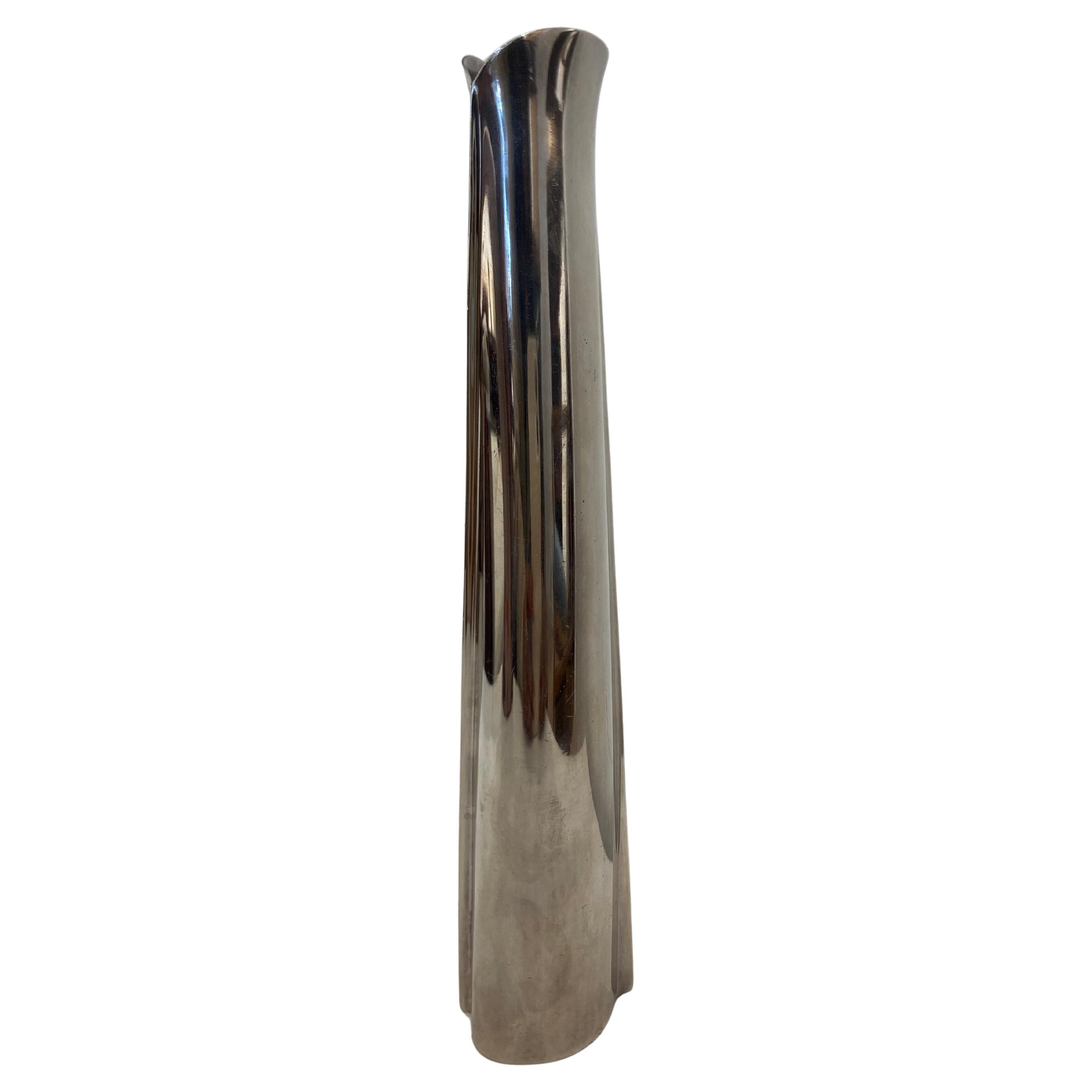 Sterling silver vase by Tapio Wirkkala for Kultakeskus In Good Condition For Sale In PARIS, FR