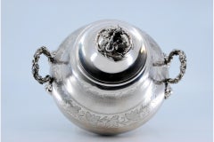 Silver sugar bowl w/ engraved monogram card, relief lid & four feet