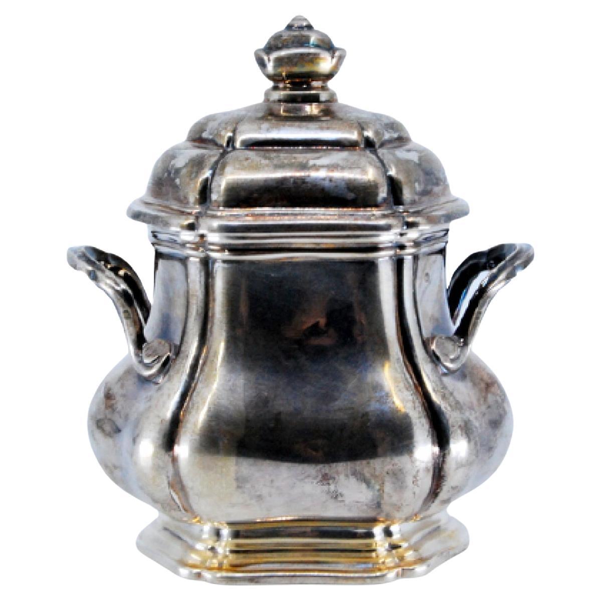 Sucrier en argent avec deux anses lisses et un bouton sur le couvercle