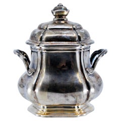 Sucrier en argent avec deux anses lisses et un bouton sur le couvercle