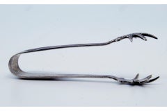 Silver sugar tongs with claw-shaped trim and tongs